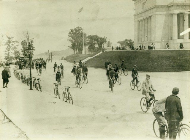 Cycling near Grant's Tomb NYHS photo 